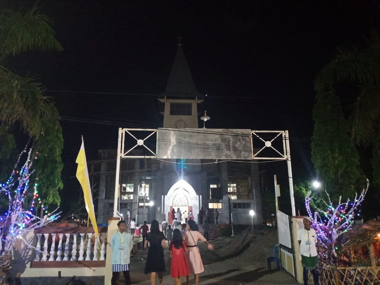 Puluhan Remaja Masjid Jaga Keamanan Malam Natal di Sikka
