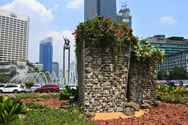 Demi Pesta Tahun Baru Instalasi Gabion Dibongkar