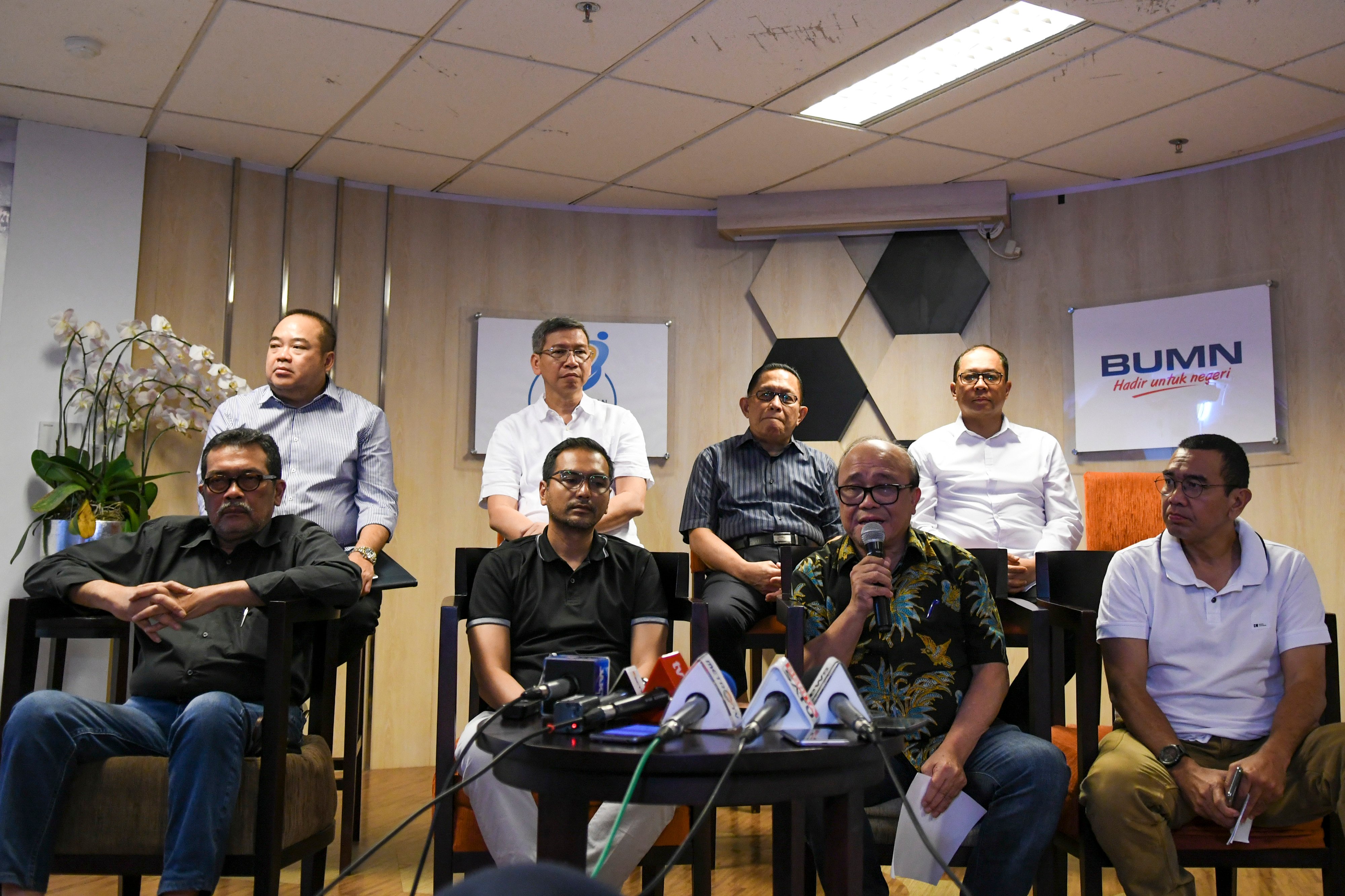  Dewan Komisaris PT Garuda Indonesia Tbk memberhentikan sementara seluruh Direksi yang terlibat dalam skandal penyelundupan Harley Davidson 