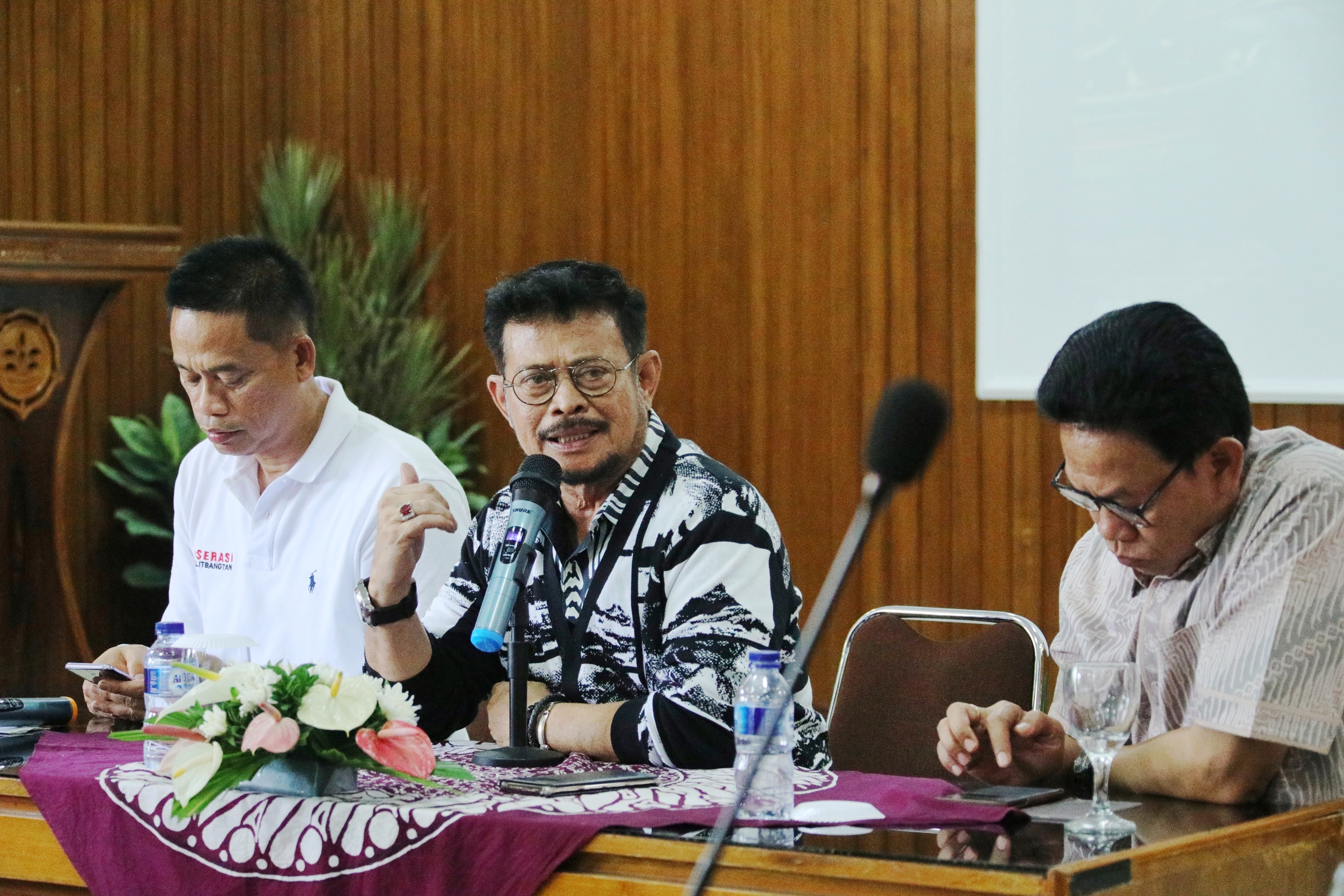 Mentan Syahrul Yasin Limpo (tengah)