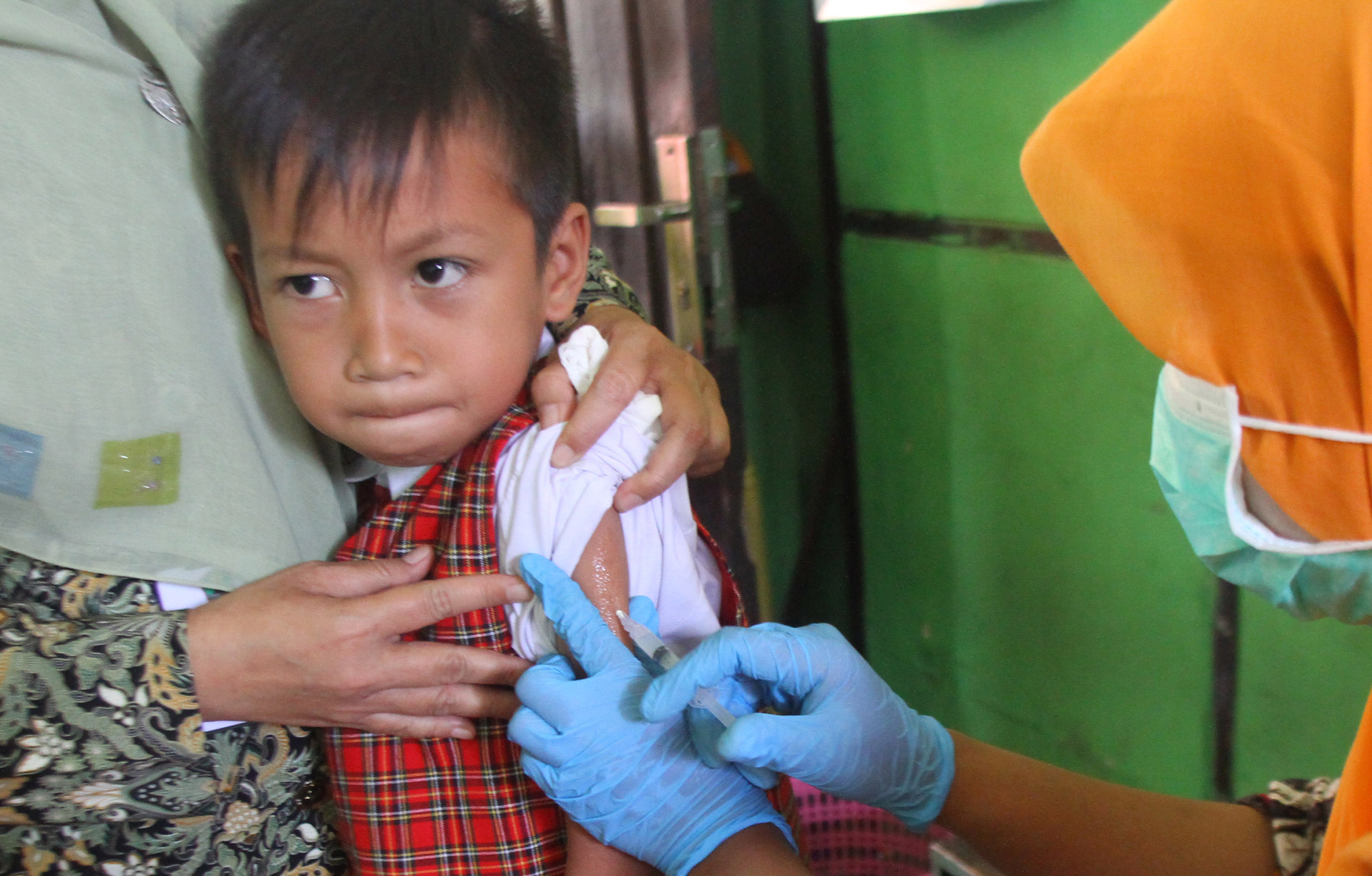 Di Indonesia cakupan imunisasi dasar lengkap di bawah 80% terdapat di sembilan provinsi, atau bertambah dari tujuh provinsi pada 2017.