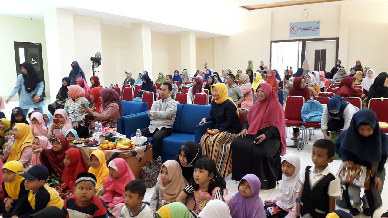  Seminar Keluarga bertema 'Membentuk Karakter Anak melalui Dongeng' di di Gelanggang Olah Raga, Pademangan, Jakarta Utara, Minggu (29/12).