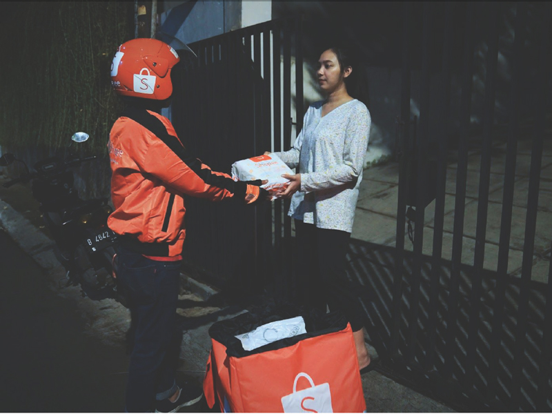 Ilustrasi pengiriman barang oleh Shopee