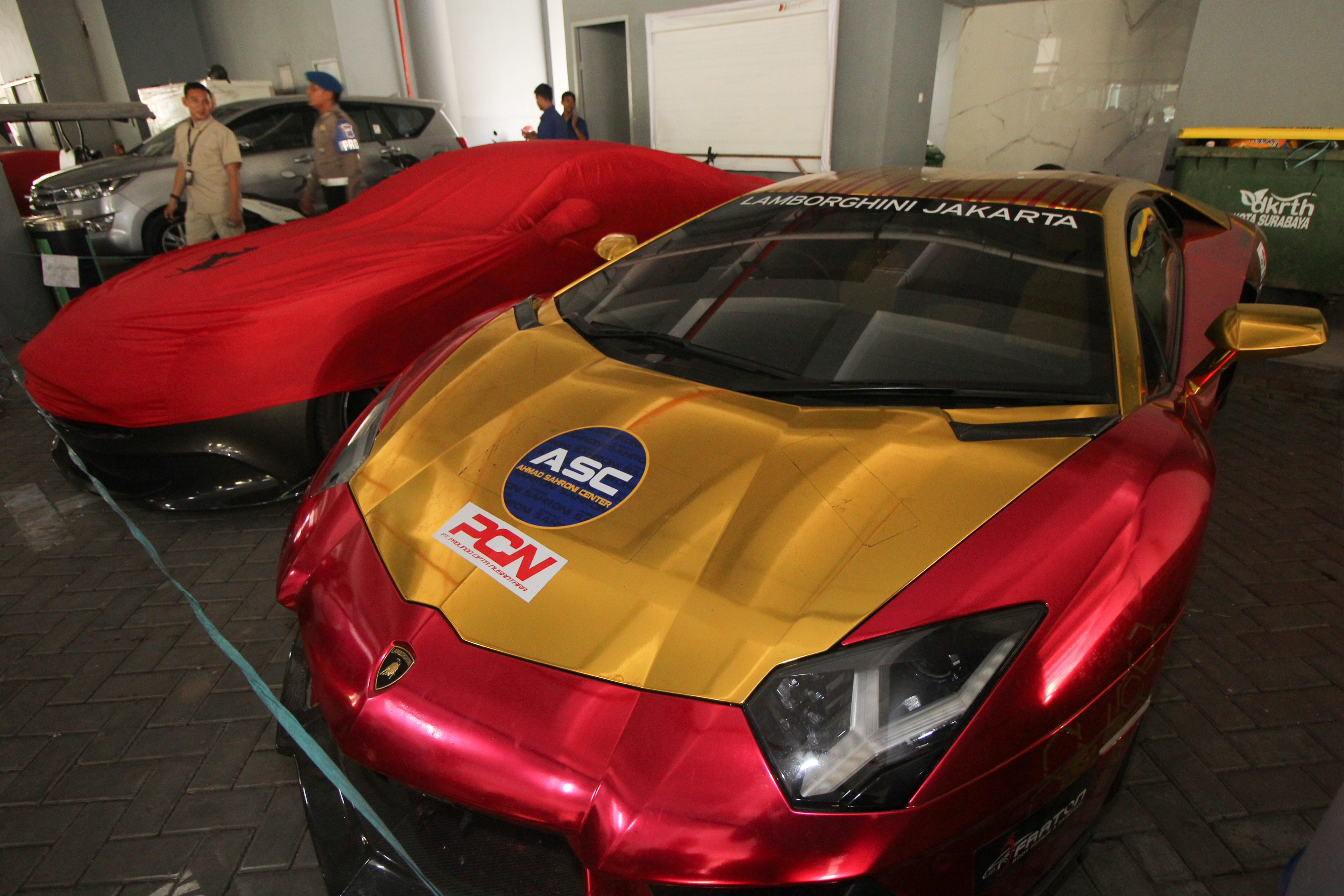 Mobil mewah yang disita Polda Jatim