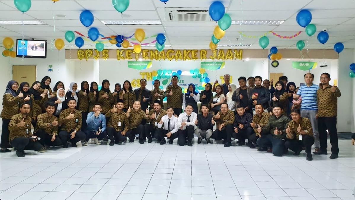 Kantor Cabang BP Jamsostek Jakarta Gambir menggelar acara HUT ke-42 BP Jamsostek yang dimulai pukul 10.00 WIB
