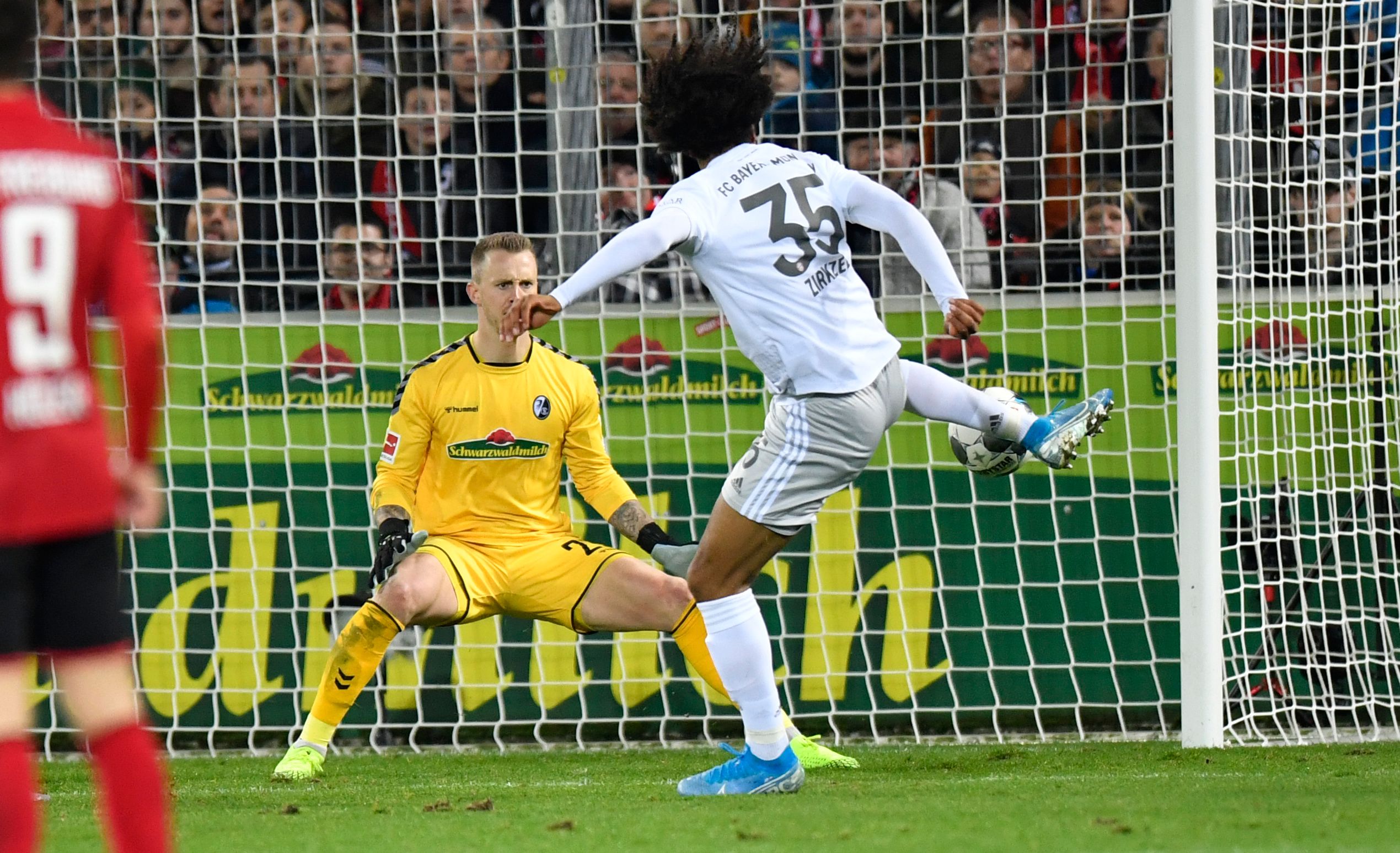 Joshua Zirkzee mencetak gol kedua Bayern Muenchen ke gawang SC Freiburg di laga lanjutan Bundesliga
