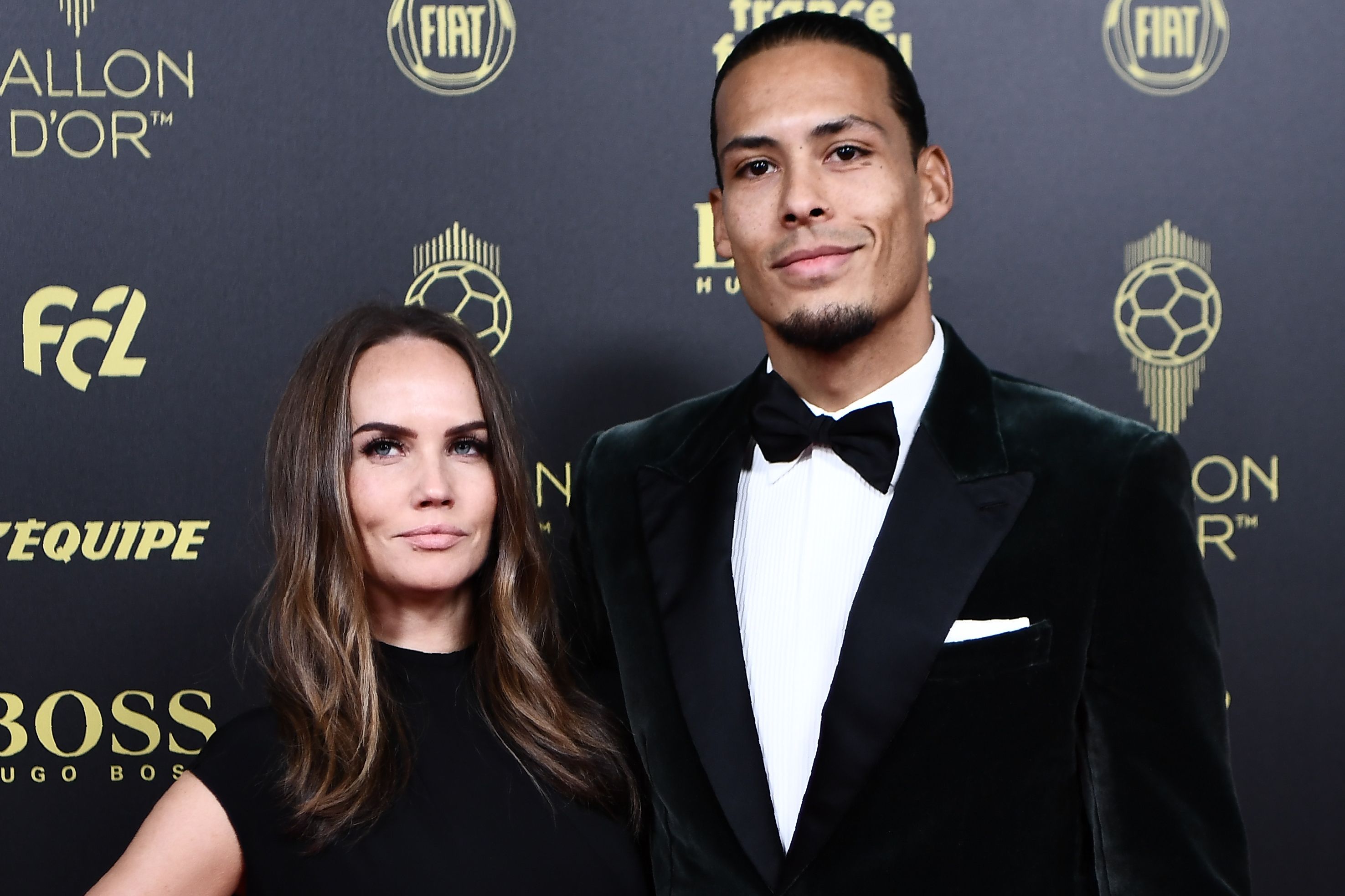 Virgil van Dijk (kanan) bersama istri saat hadir di malam penghargaan Ballon d'Or