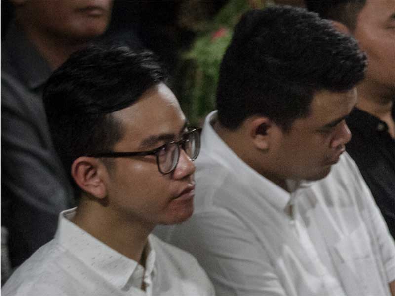 Gibran Rakabuming Raka (kiri) dan Bobby Nasution.