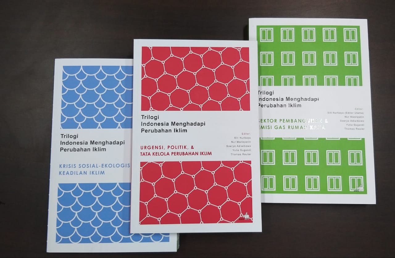 Buku trilogi 'Indonesia Menghadapi Perubahan Iklim' yang diterbitkan Kementerian Lingkungan Hidup dan Kehutanan.