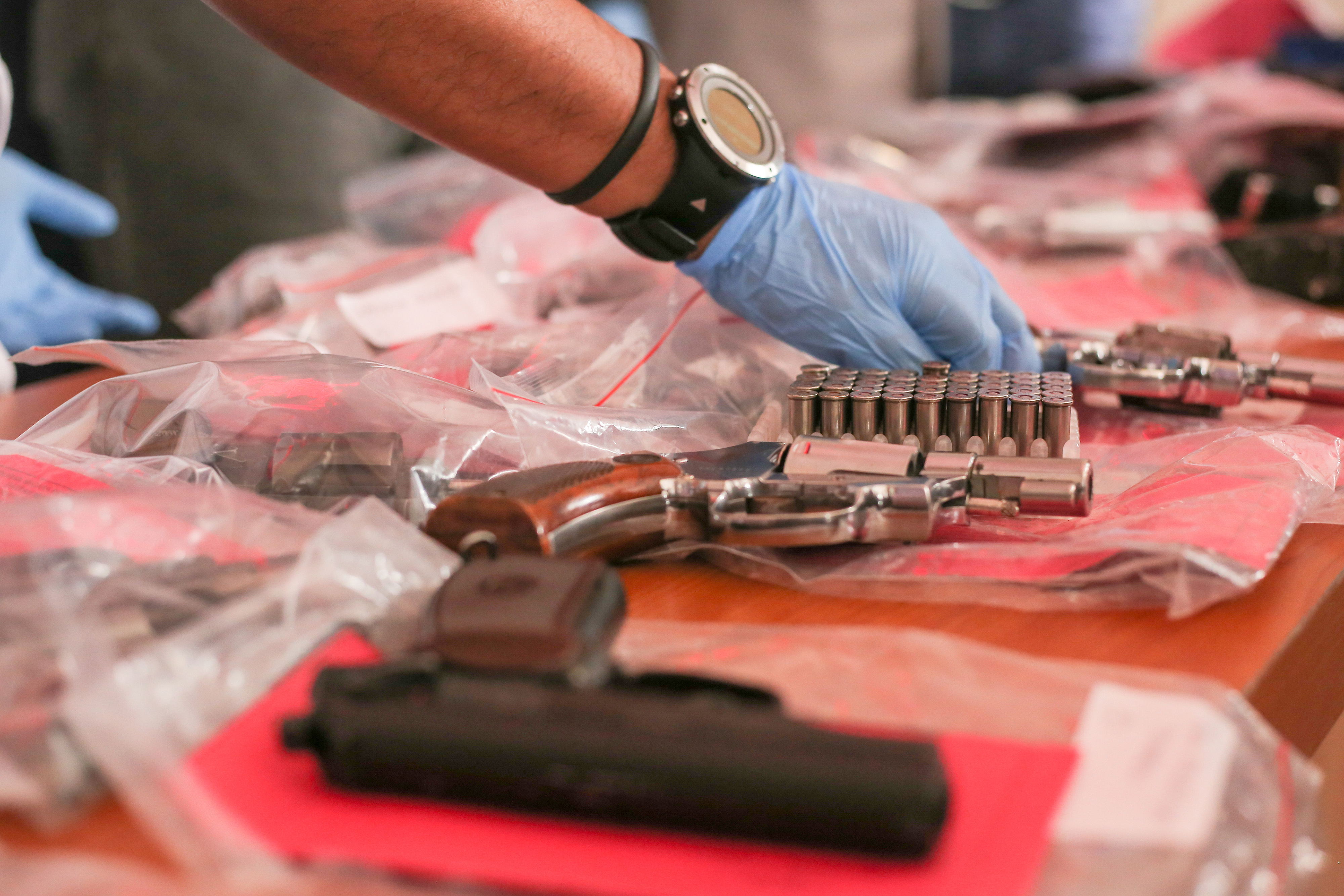 Ilustrasi Peluru dan Senjata Api