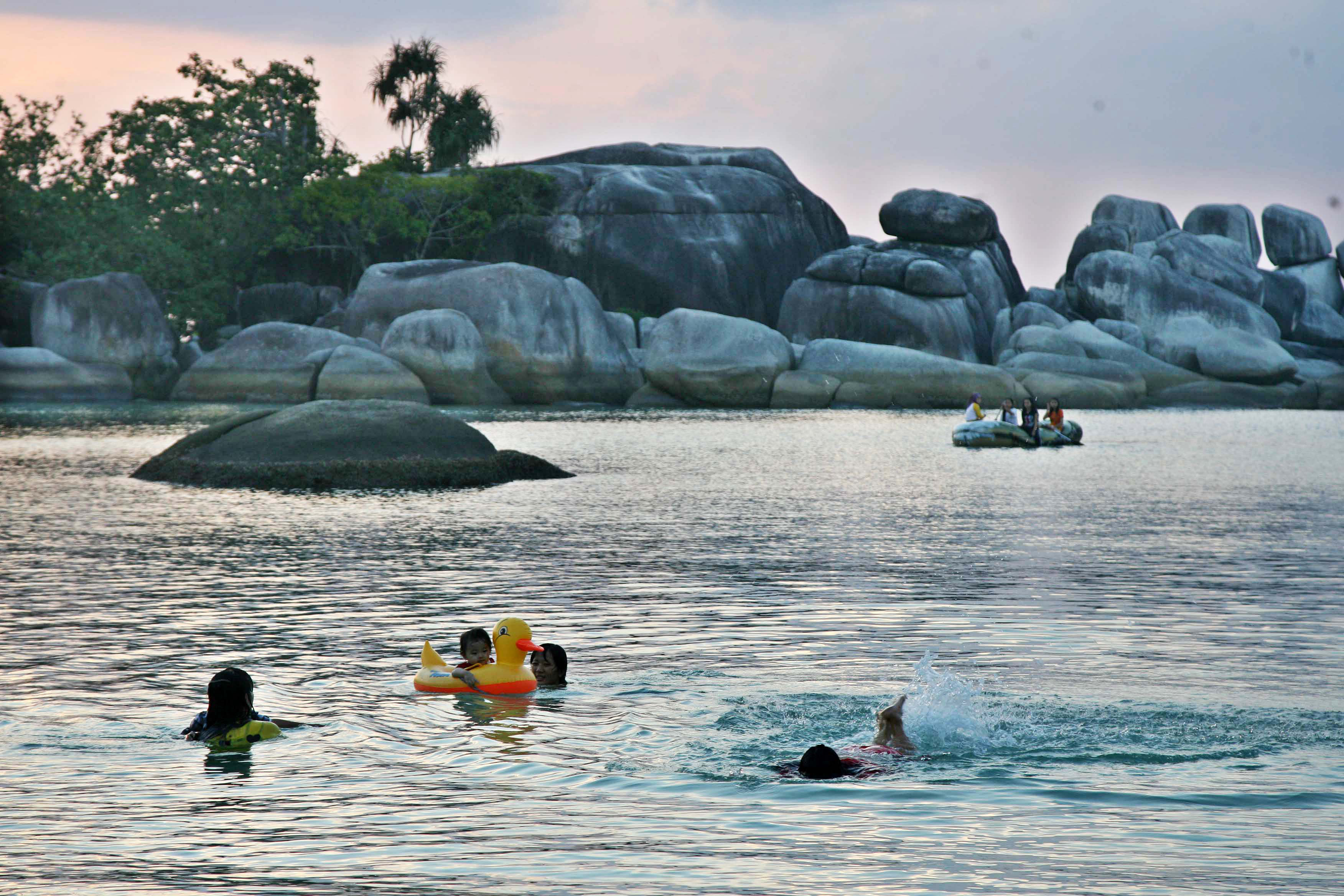 Pantai Tanjung Tinggi, Belitung, Bangka Belitung