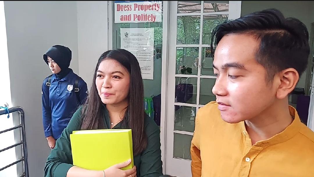 Gibran didampingi isteri Selvi Ananda tidak mempersoalkan hasil survei Median bahwa dia kalah populer dibandingkan petahana.