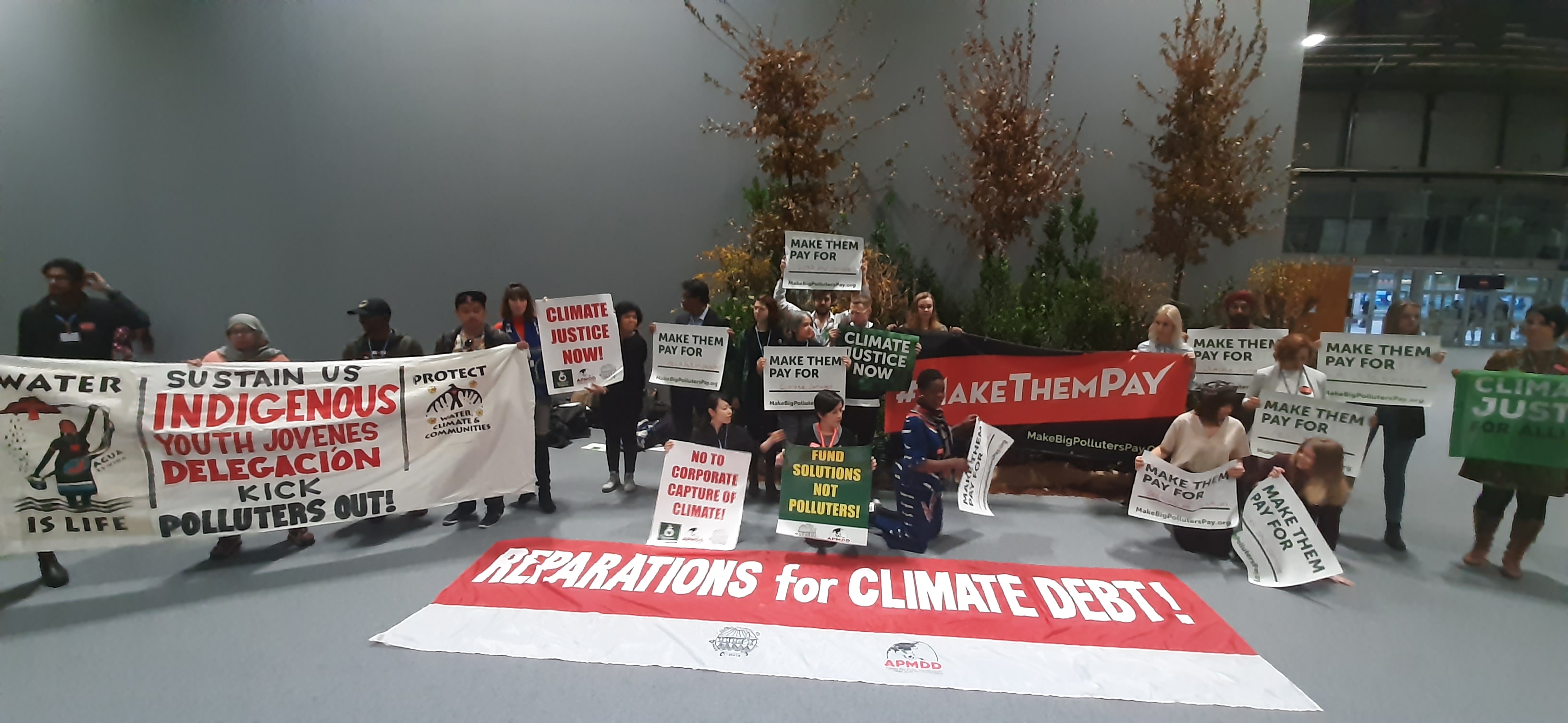 Demontrasi oleh sejumlah aktivis lingkungan di COP25 Madrid, Spanyol