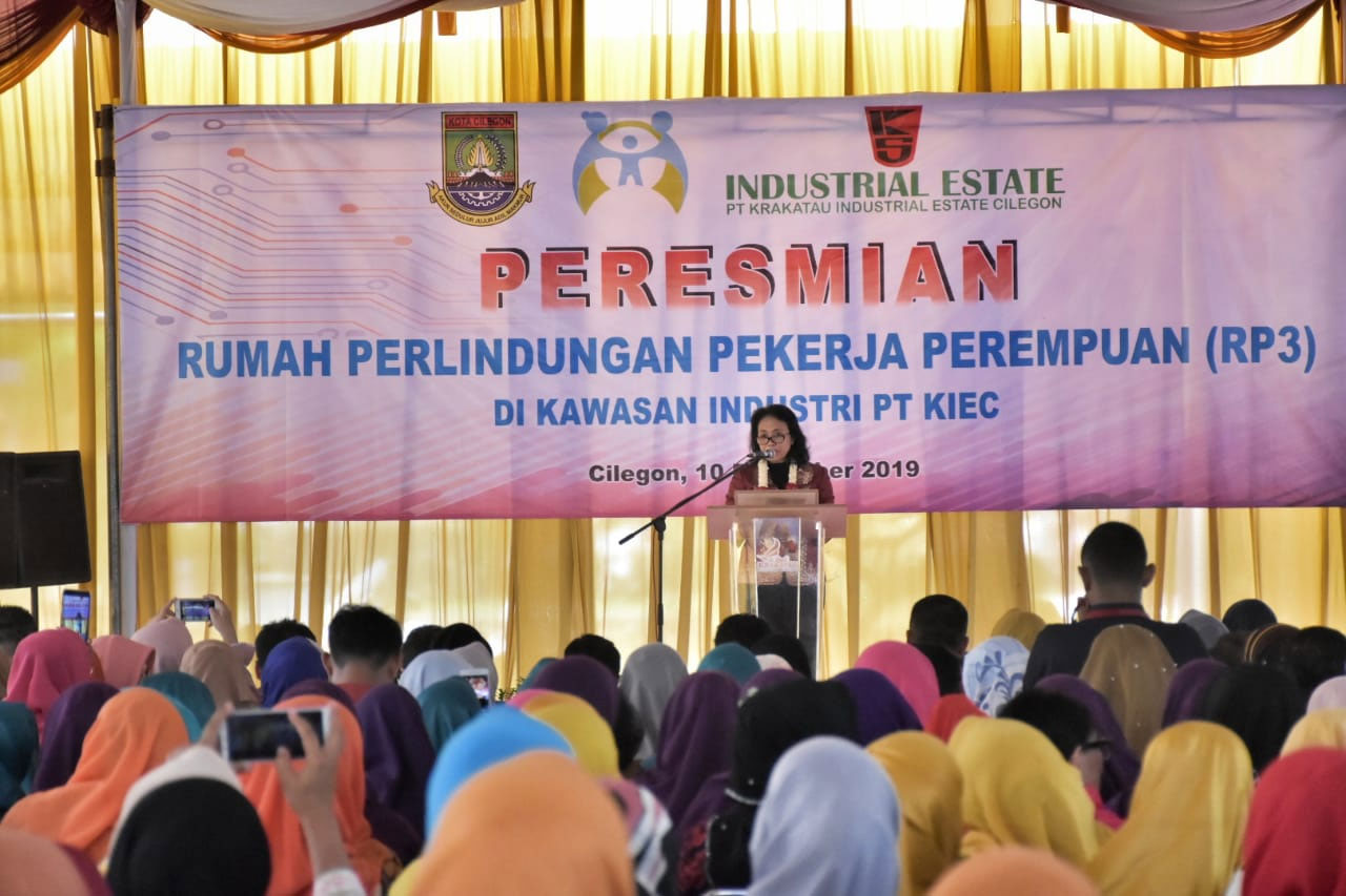 Menteri Pemberdayaan Perempuan dan Perlindungan Anak, Bintang Puspayoga, meresmikan rumah perlindungan pekerja perempuan  