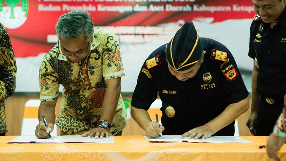 Pemkab Ketapang melaksanakan perjanjian pemindahtanganan barang milik daerah kepada Kementerian Keuangan di di Kantor Bupati Ketapang.