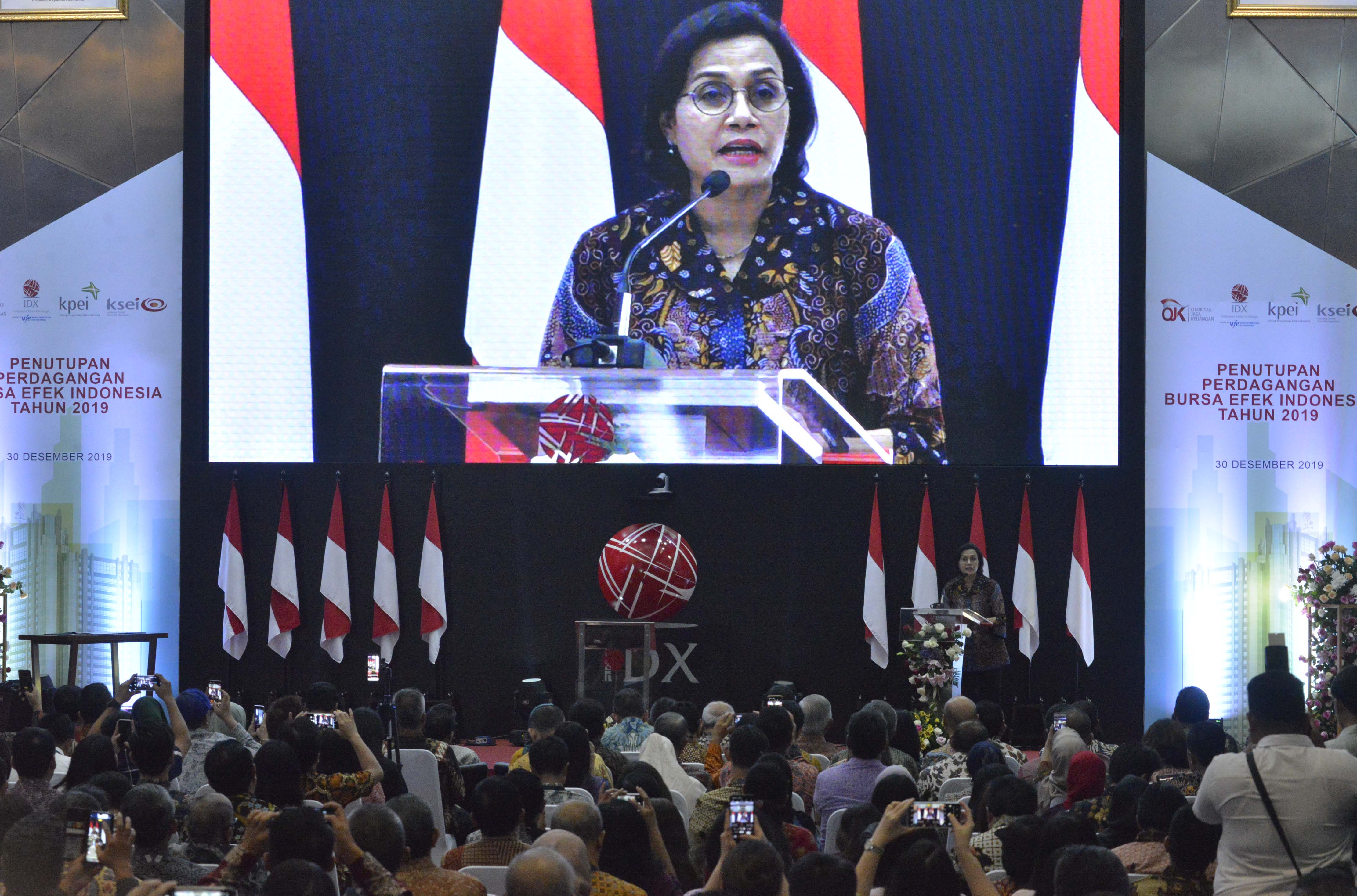 Menteri Keuangan Sri Mulyani Indrawati memberikan sambutan sebelum penutupan perdagangan saham 2019 di Gedung BEI Jakarta, kemarin.
