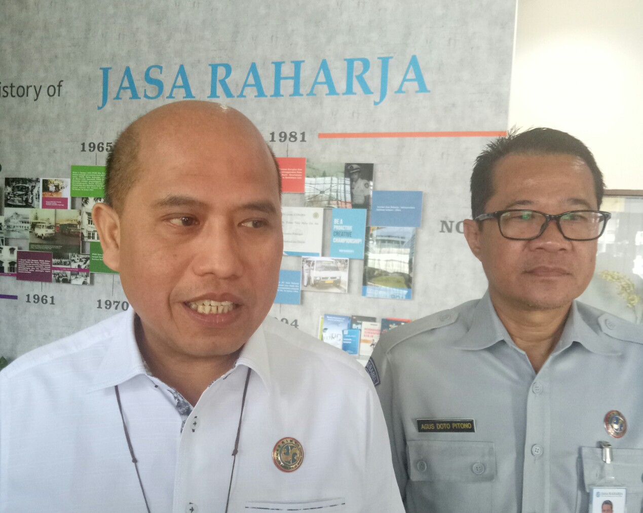  Direktur Keuangan PT Jasa Raharja, Myland (kiri) didampingi Kepala PT Jasa Raharja Cabang Babel, Agus Doto Pitono 