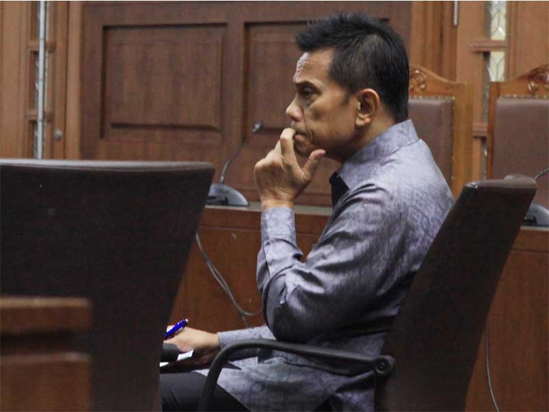 Mantan Direktur Utama PT Mugi Rekso Abadi (MRA), Soetikno Soedarjo mendengar pembacaan dakwaan di Pengadilan Tipikor, Jakarta.