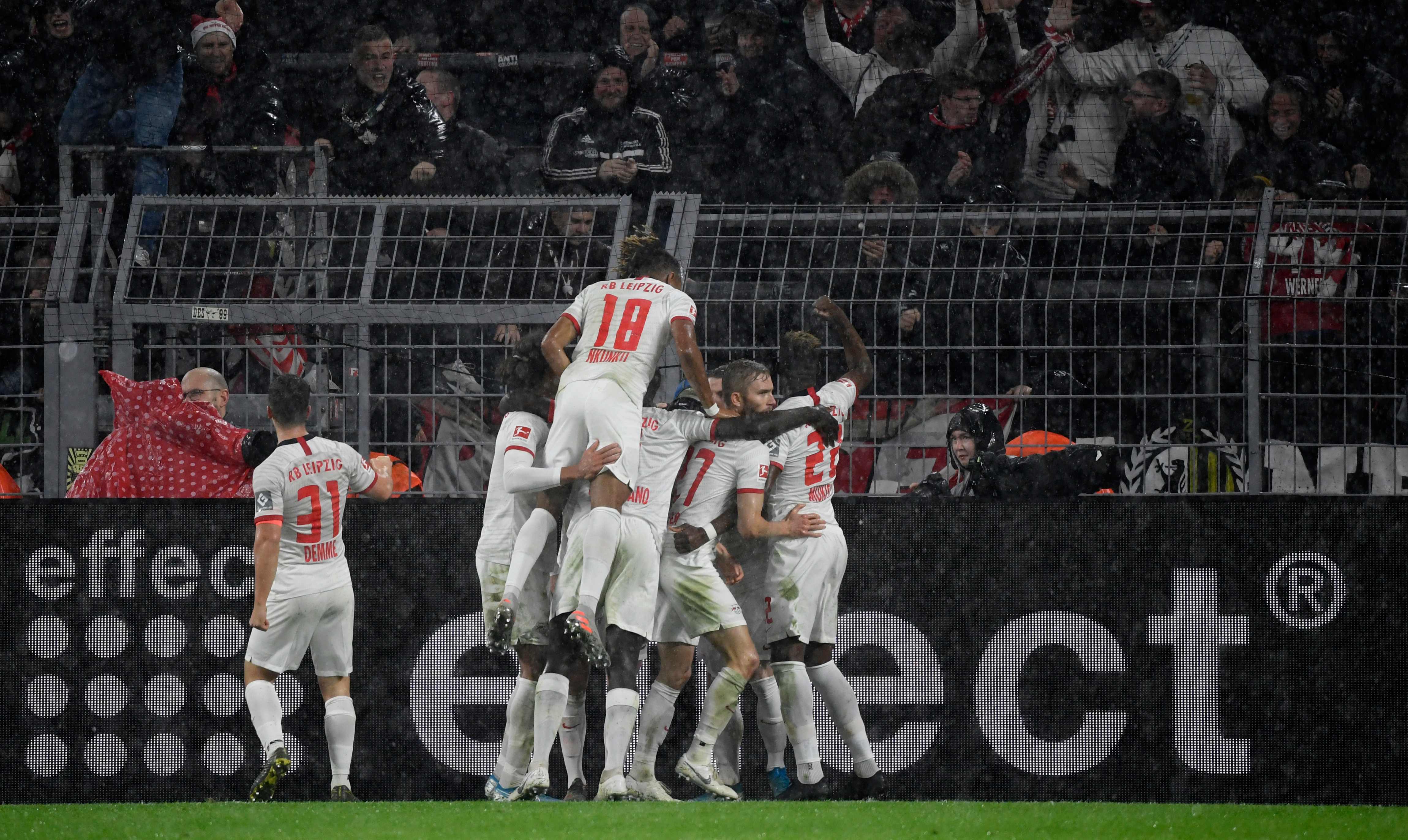 Para pemain RB Leipzig melakukan selebrasi usai menjebol gawang Borussia Dortmund di laga lanjutan Bundesliga.