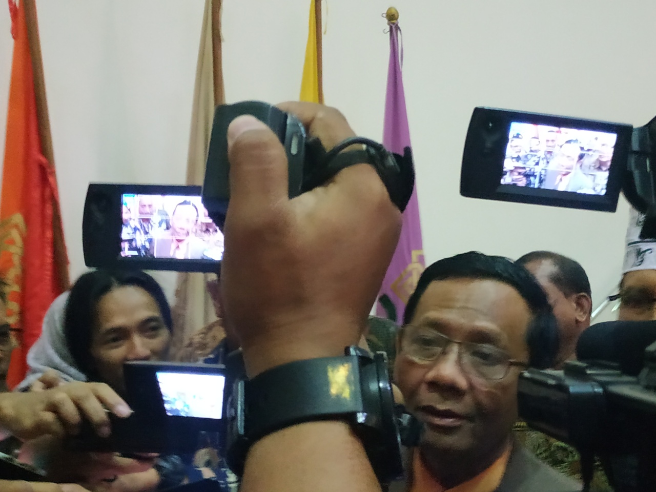 MENKO Bidang Politik, Hukum, dan Keamanan Mahfud MD 