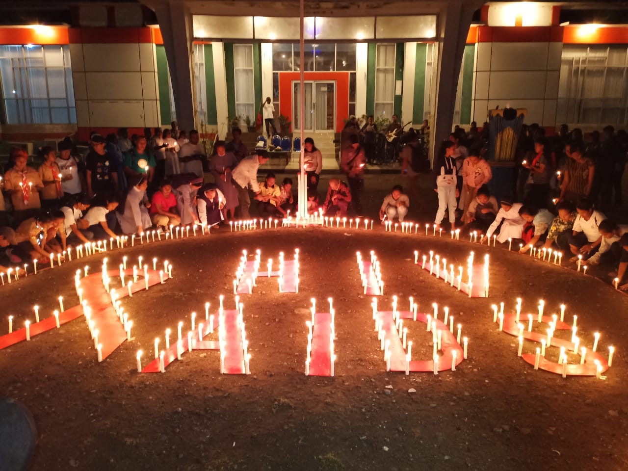 Malam seribu lilinperingati Hari AIDS Sedunia di Maumere, NTT