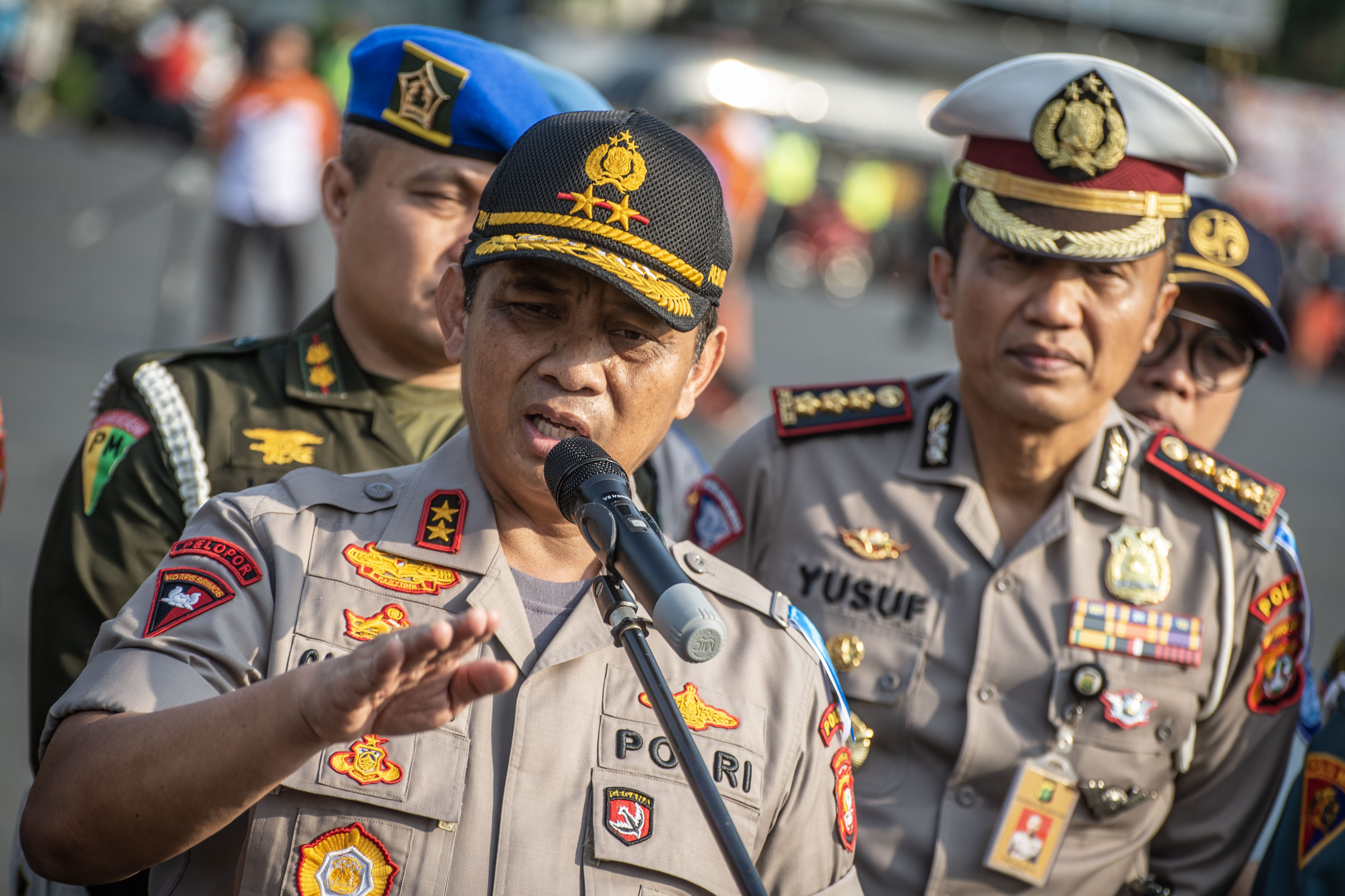 Kapolda Metro Jaya Irjen Pol Gatot Eddy Pramono (kiri)