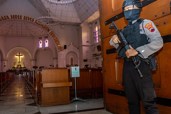 Gereja Dijaga Personel Gabungan