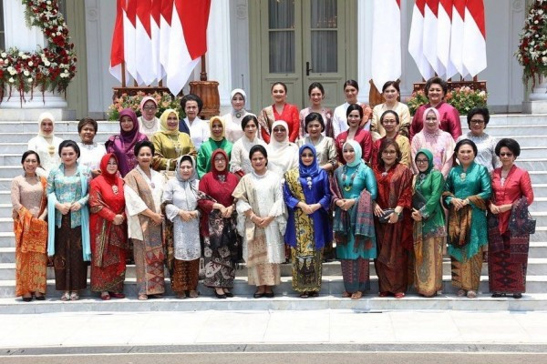 Peringati Hari Ibu, Istri Menteri Kabinet Gelar Jalan Sehat