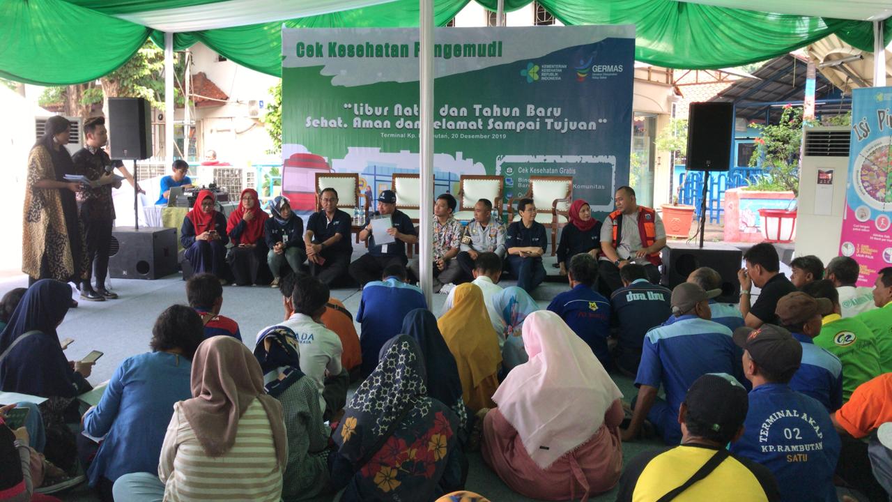 Acara ‘Cek Kesehatan Pengemudi’ dalam rangka Gerakan Masyarakat Sehat (Germas) di Terminal Kampung Rambutan, Jakarta, Jumat (20/12).