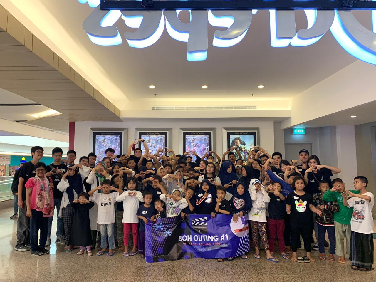 Boxes O’ Hope IICS Ajak Nonton Bareng Anak Yatim