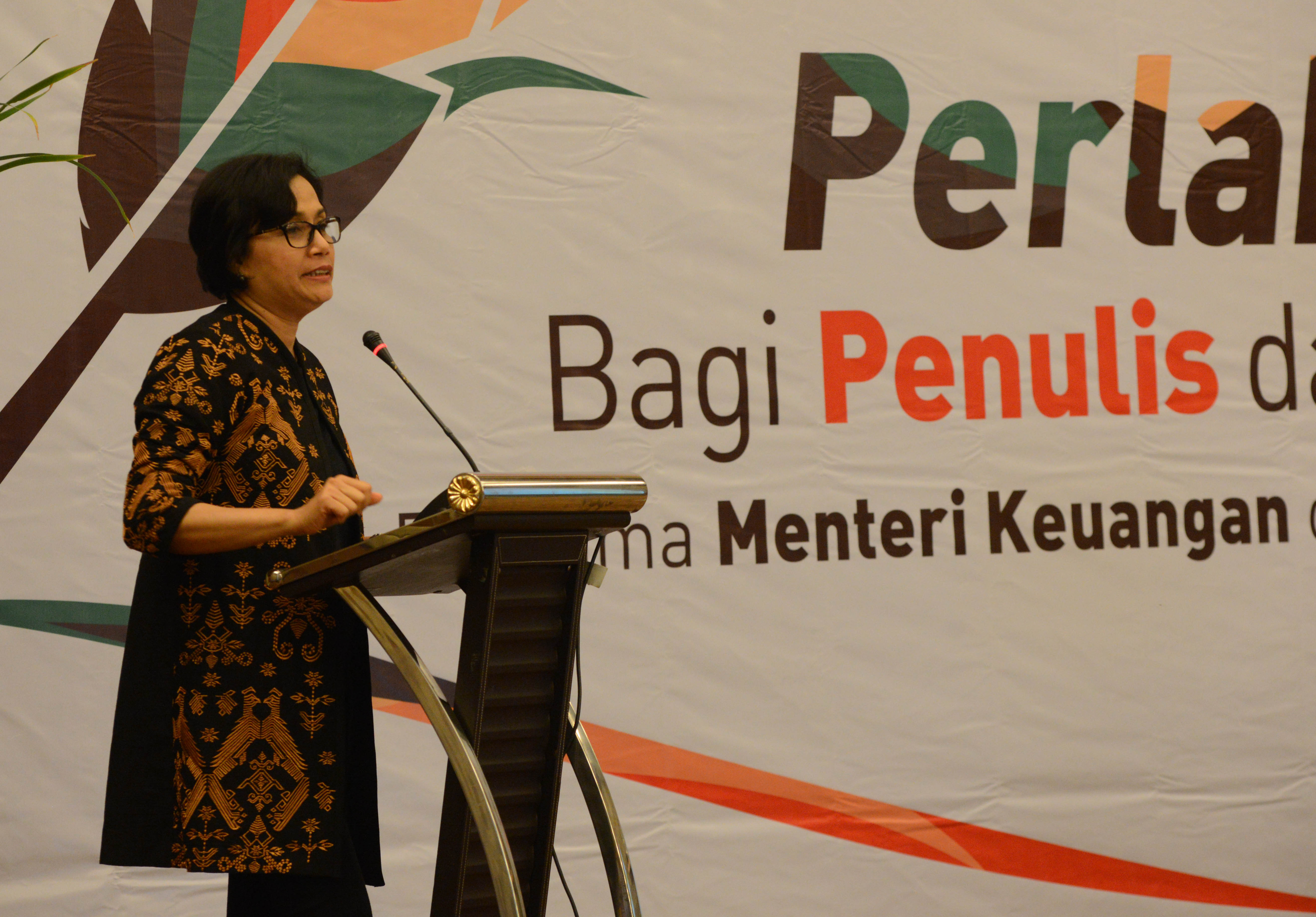 Menkeu Sri Mulyani di acara Dialog Perpajakan, September lalu. Pemerintah disarankan revisi target pajak.