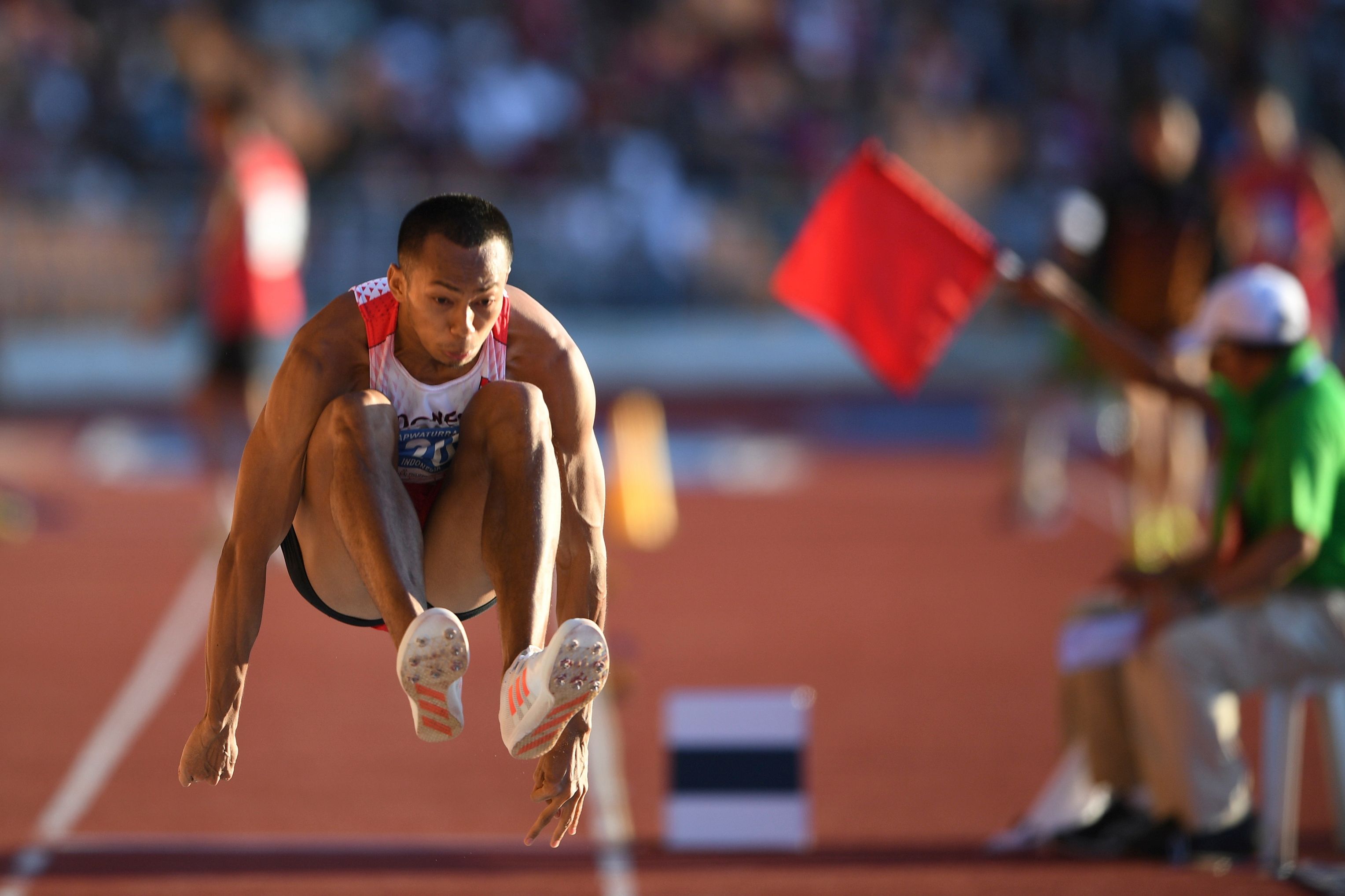 Atlet loncat jauh andalan Indonesia Sapwaturrahman saat bertanding pada SEA Games 2019 di Manila, Filipina. 
