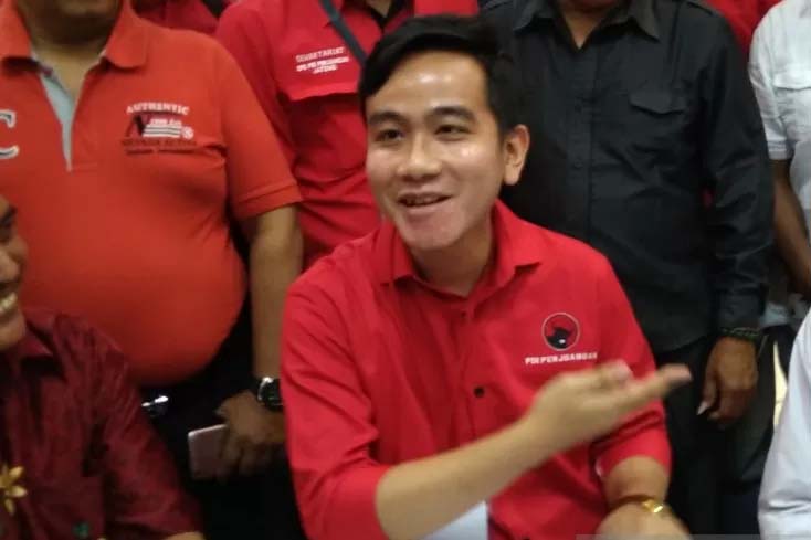 Putra Presiden Jokowi, Gibran Rakabuming Raka saat akan mengikuti fit and proper test di DPD PDIP Jawa Tengah, Sabtu (21/12).