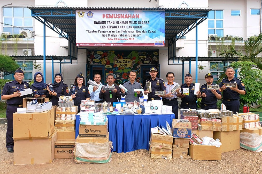 Bea Cukai Jambi Tindak dan Musnahkan Rokok Ilegal