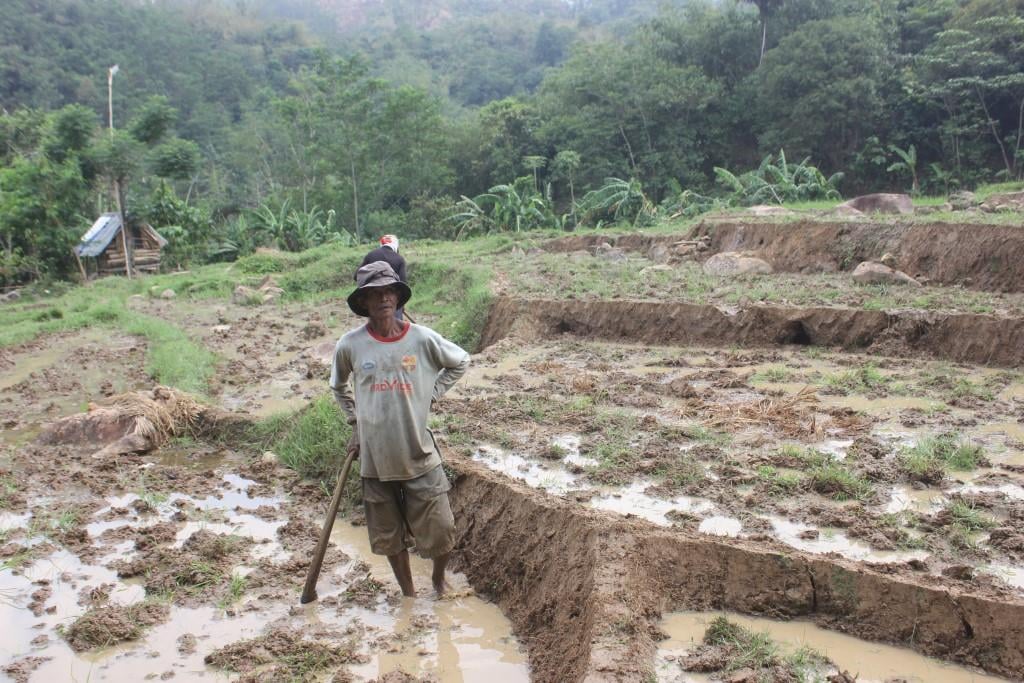 BPBD Kabupaten Karawang, Jawa Barat, siaga bencana alam menyusul peralihan musim kemarau ke musim hujan.
