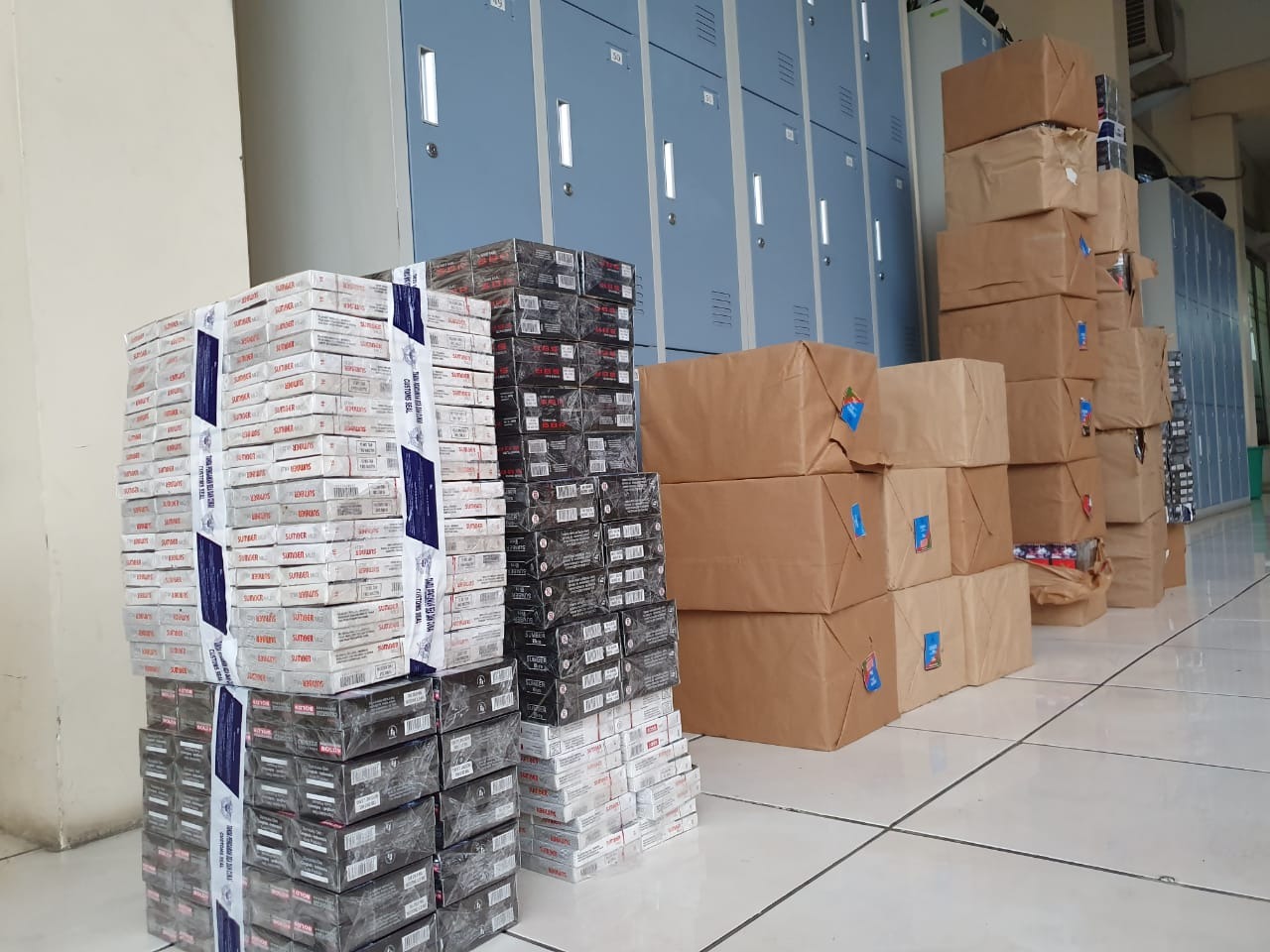 BEA Cukai Malang kembali berhasil mengamankan ratusan ribu rokok ilegal dari beberapa kecamatan di Kabupaten Malang, Jawa Timur.