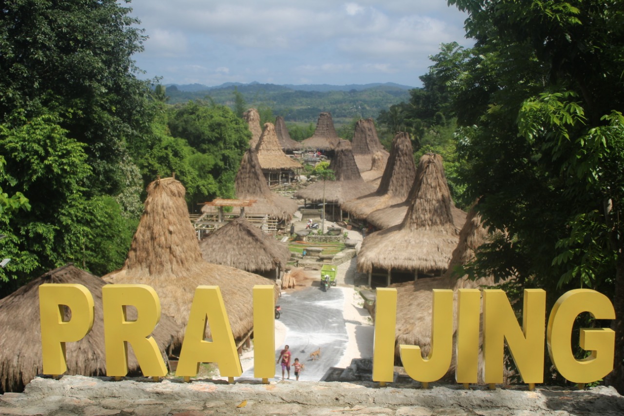  Kampung Wisata Prai Ijing, Desa Tebara, Kecamatan Waikabubak, Kabupaten Sumba Barat, Provinsi NTT, juara kedua Desa Wisata Nusantara 2019.