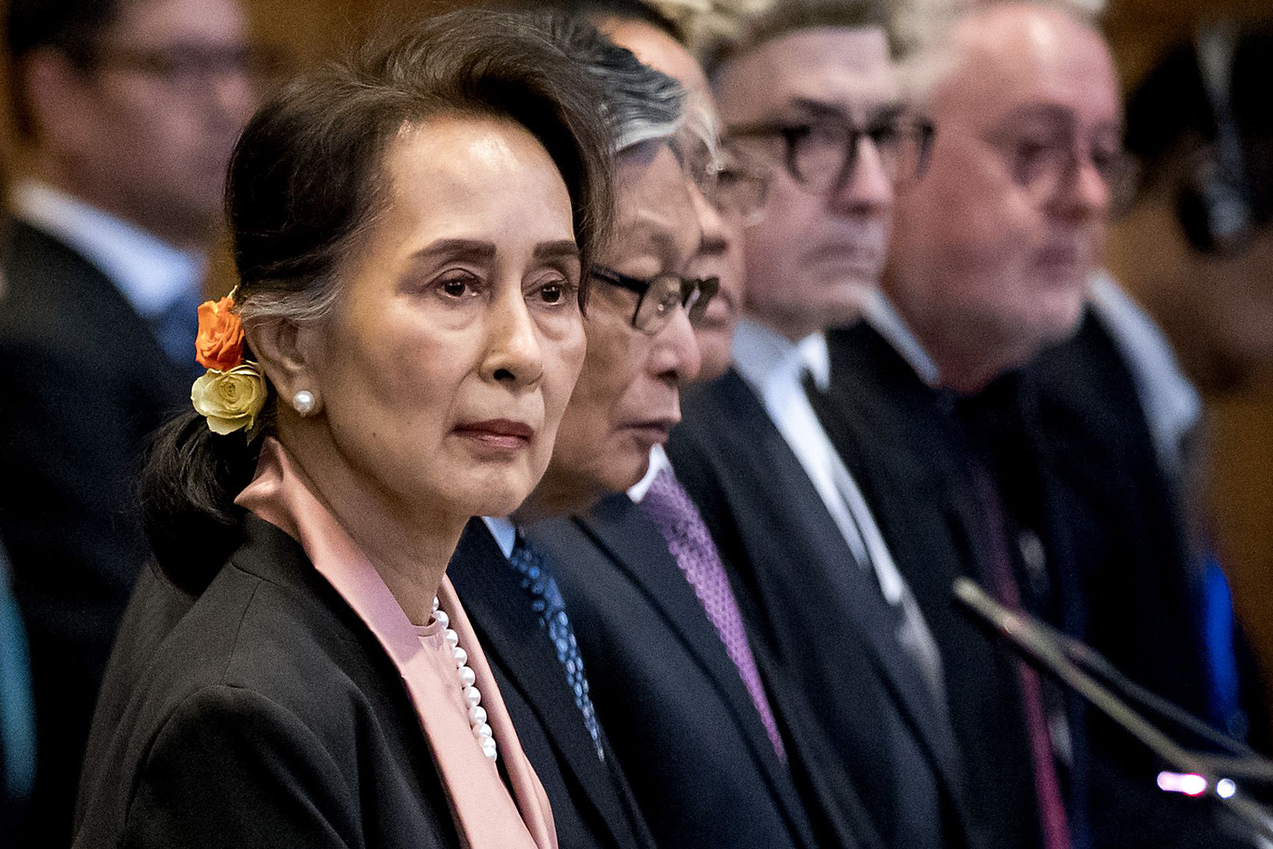 Penasihat Negara Myanmar Aung San Suu Kyi berdiri di hadapan Mahkamah Internasional PBB pada 10 Desember 2019 di Istana Damai Den Haag 