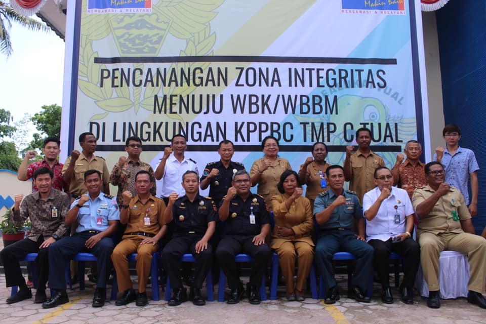 Bea Cukai Tual melaksanakan pencanangan zona integritas menuju wilayah bebas korupsi (WBK) dan wilayah birokasi bersih dan melayani (WBBM).