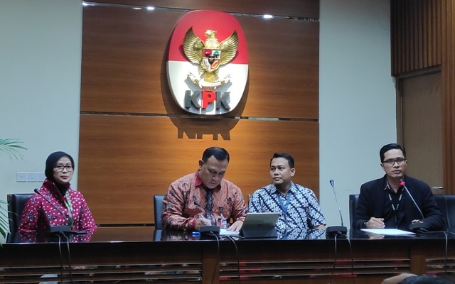 Juru bicara Ipi Maryati, Ketua KPK Firli Bahuri, Jubir KPK Ali Fikri, Kabiro Humas Febri Diansyah. 