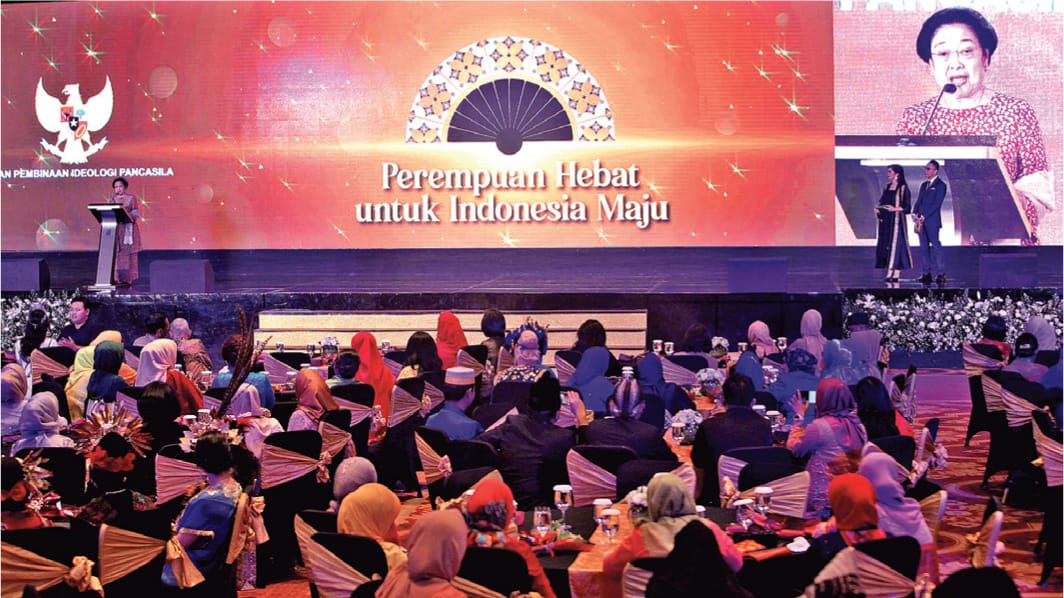 Ketua Dewan Pengarah BPIP Megawati Soekarnoputri menyampaikan pidato kunci di depan seribuan perwakilan perempuan di Jakarta, kemarin.