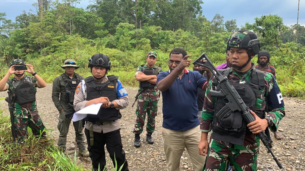 Proses penyidikan dan olah TKP penembakan Hendrik Lokbere di Nduga, Papua, kemarin.
