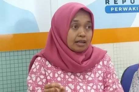 Kepala Ombudsman perwakilan Sumbar Yefri Heriani (kiri)). (Antara/Ikhwan Wahyudi)