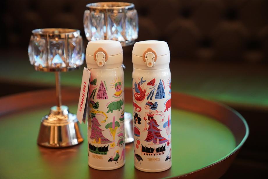 Tumbler bertema 'Nusantara' karya ilustrator ternama Ayang Cempaka.