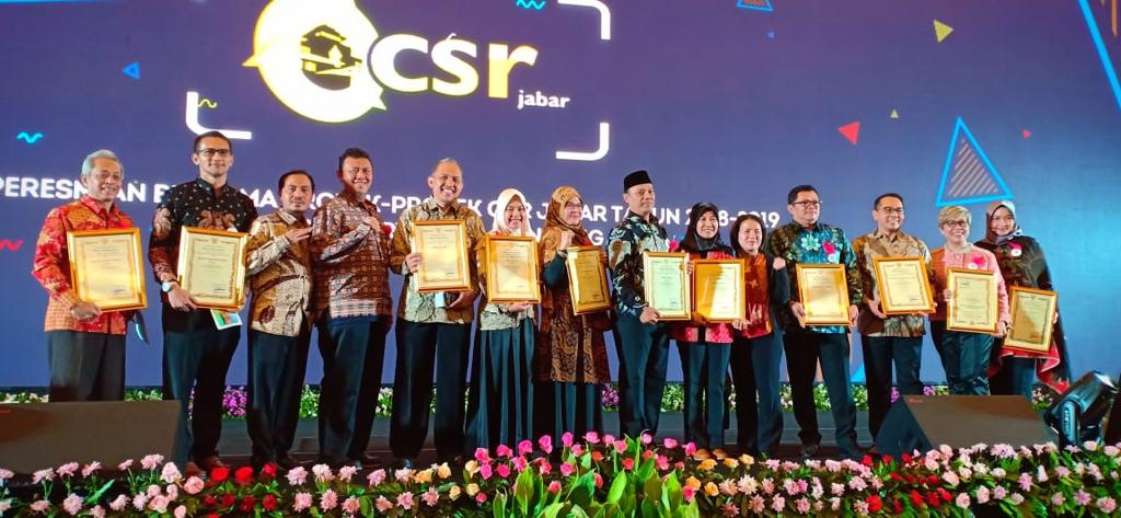 Acara pemberian penghargaan program  Corporate Social Responsibility (CSR) Jawa Barat 2018-2019 di Bandung. 