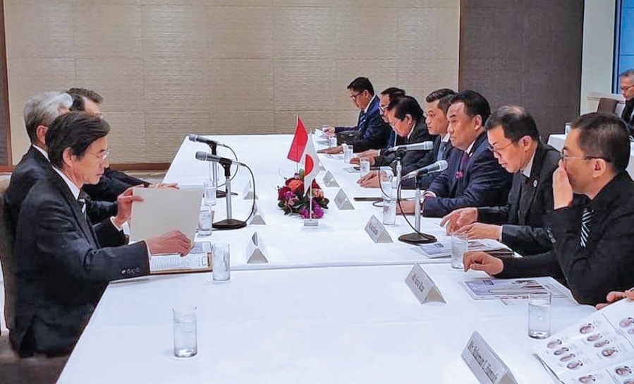 Rachmat Gobel (ketiga dari kanan) memimpin delegasi parlemen Indonesia bertemu Wakil Ketua Federasi Organisasi Ekonomi Jepang (Keidanren) 