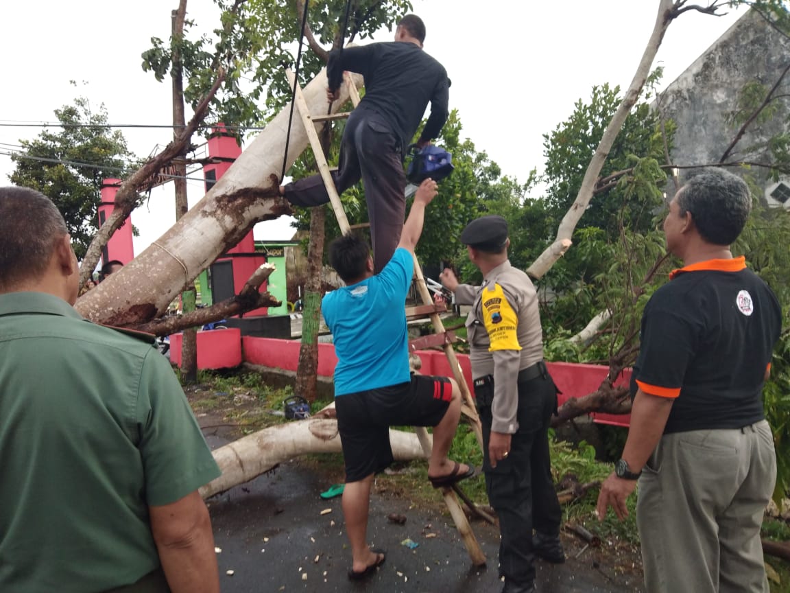 Petang Tadi Angin Kencang Hantam Klaten