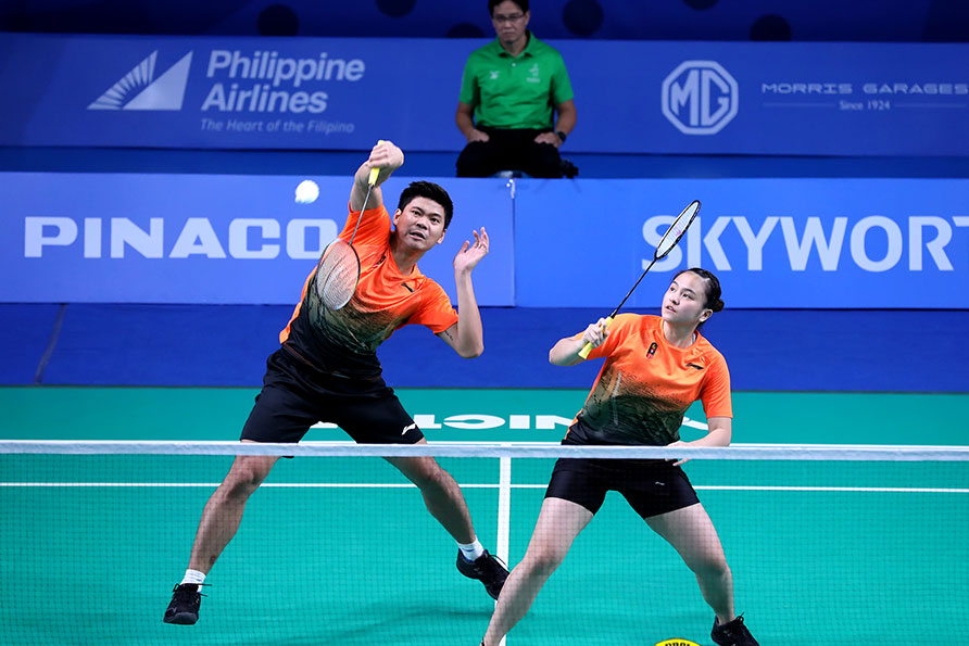 Pebulu tangkis ganda campuran Praveen Jordan (kiri) dan Melati Daeva Oktavianti (kanan)