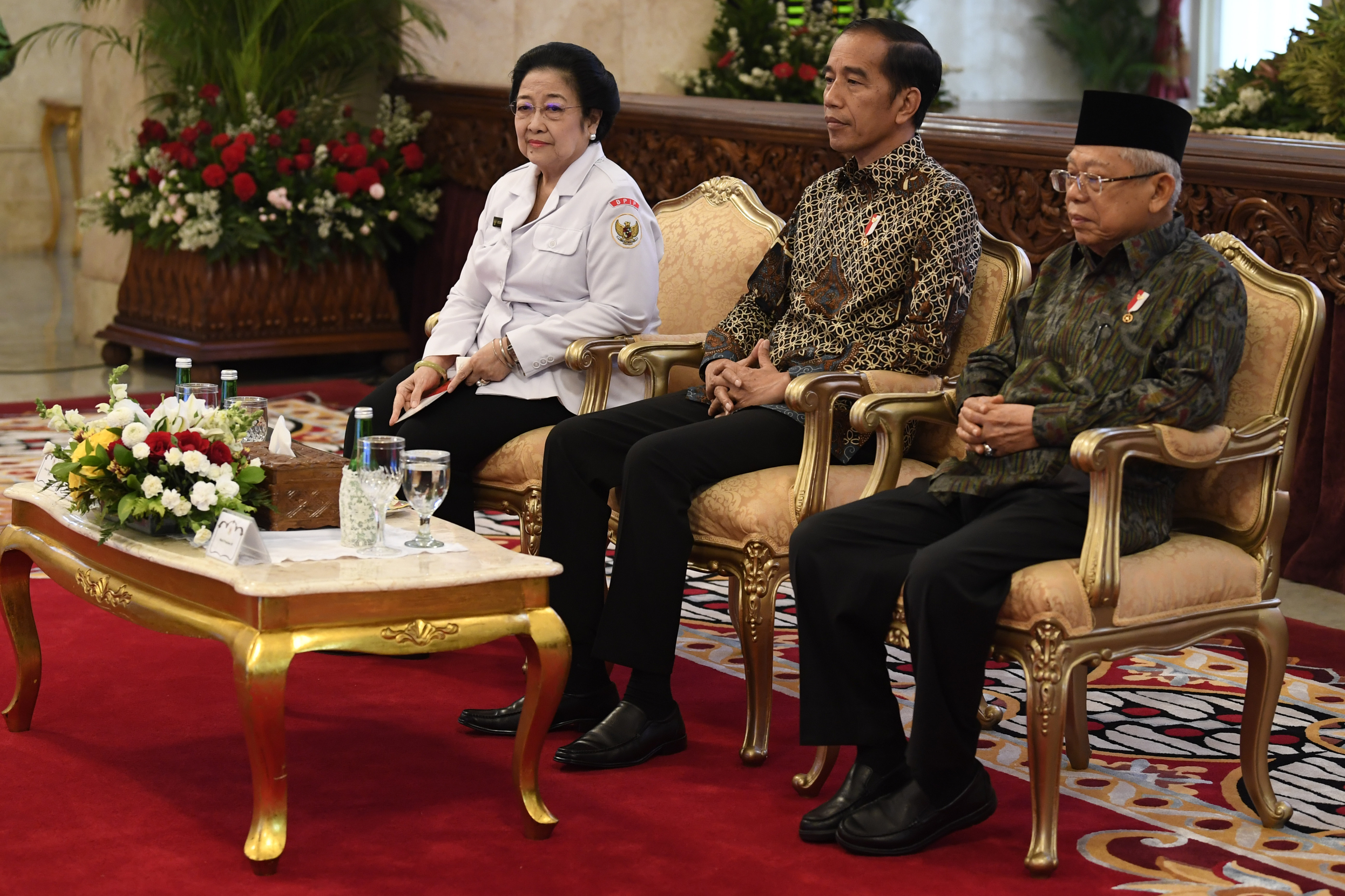 Presiden Joko Widodo (tengah) menghadiri Presidential Lecture Internalisasi dan Pembumian Pancasila di Istana Negara, Jakarta, Selasa (3/12)