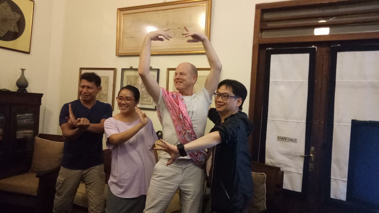 Dari kiri ke kanan Atien Kasim, Yola Yulfianti, Andrew Greenwood dan Rusdy Rukmarata